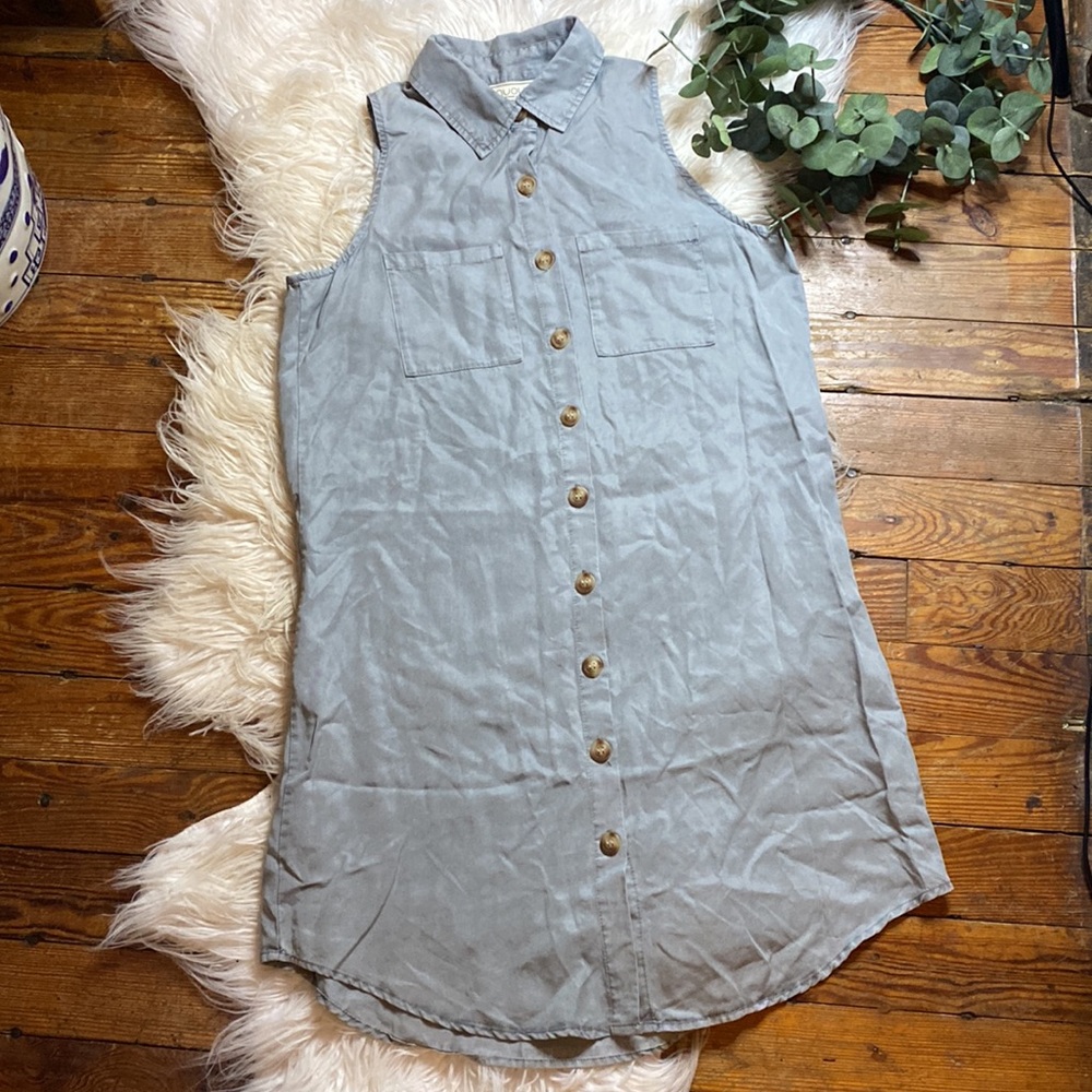 Sinuous Button Down Sleeveless Dress